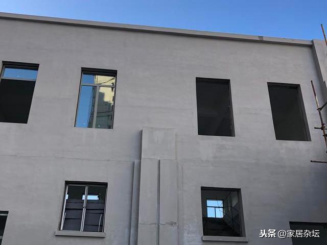 真石漆喷涂前要做什么？腻子和底漆怎么做？如何防止真石漆开裂？