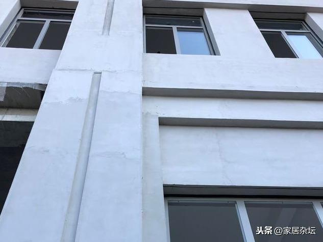 真石漆喷涂前要做什么？腻子和底漆怎么做？如何防止真石漆开裂？